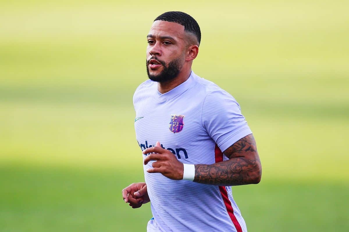 Memphis Depay nets his first goal for Barca in a friendly!