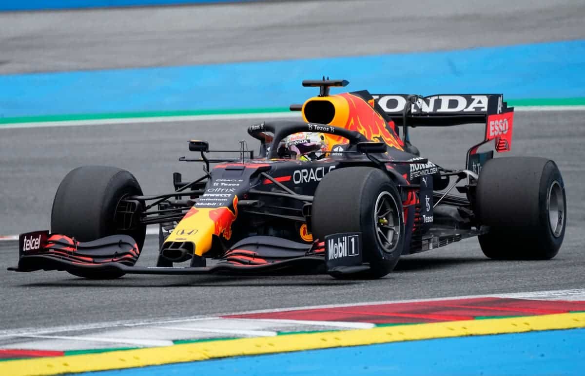 Max Verstappen again dominates the race!