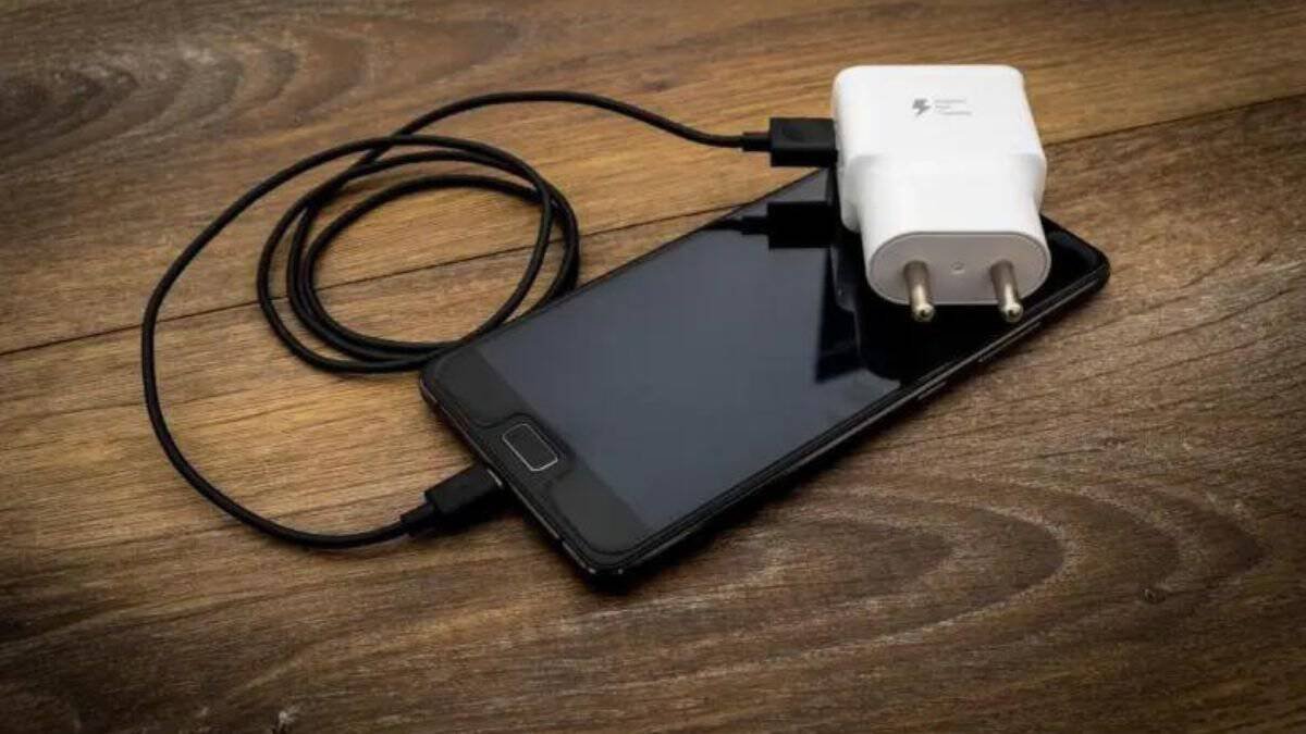 India wants manufacturers to provide a universal charger for all devices after the EU