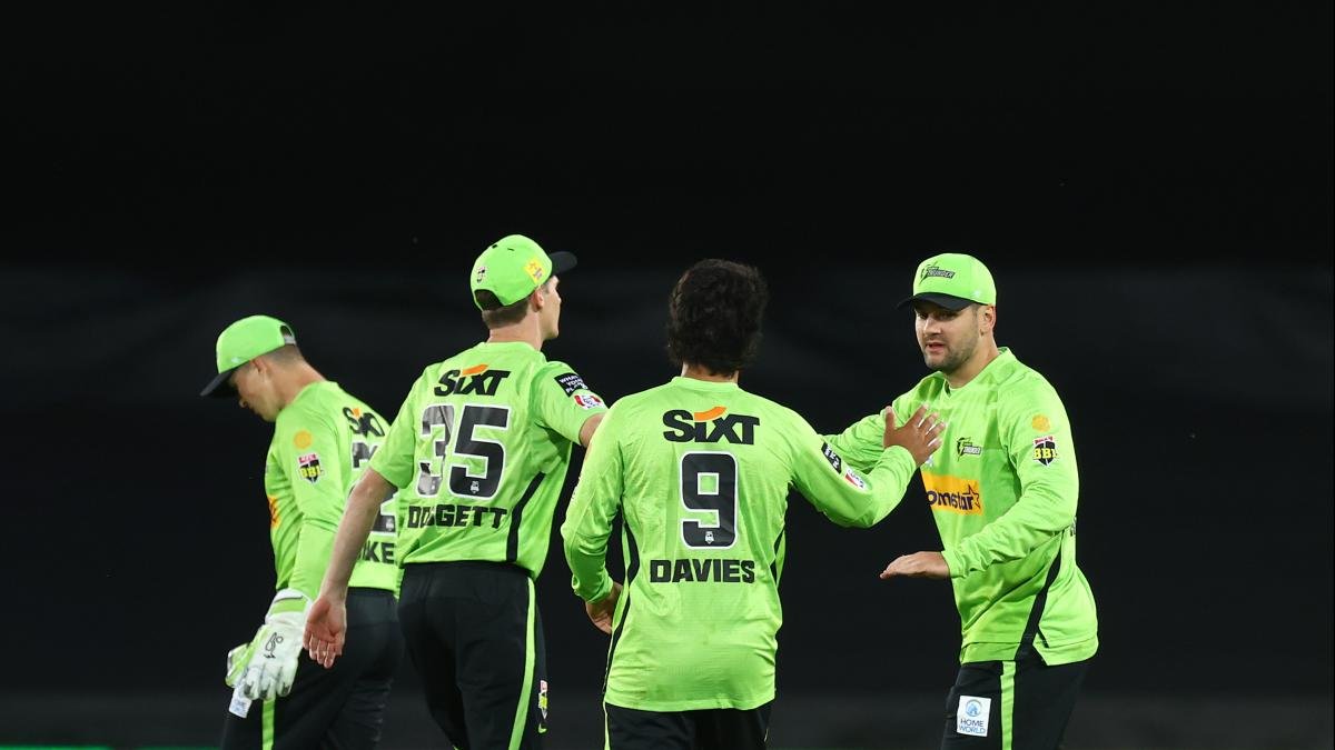 Sydney Thunder records the lowest total and gets all out in 15