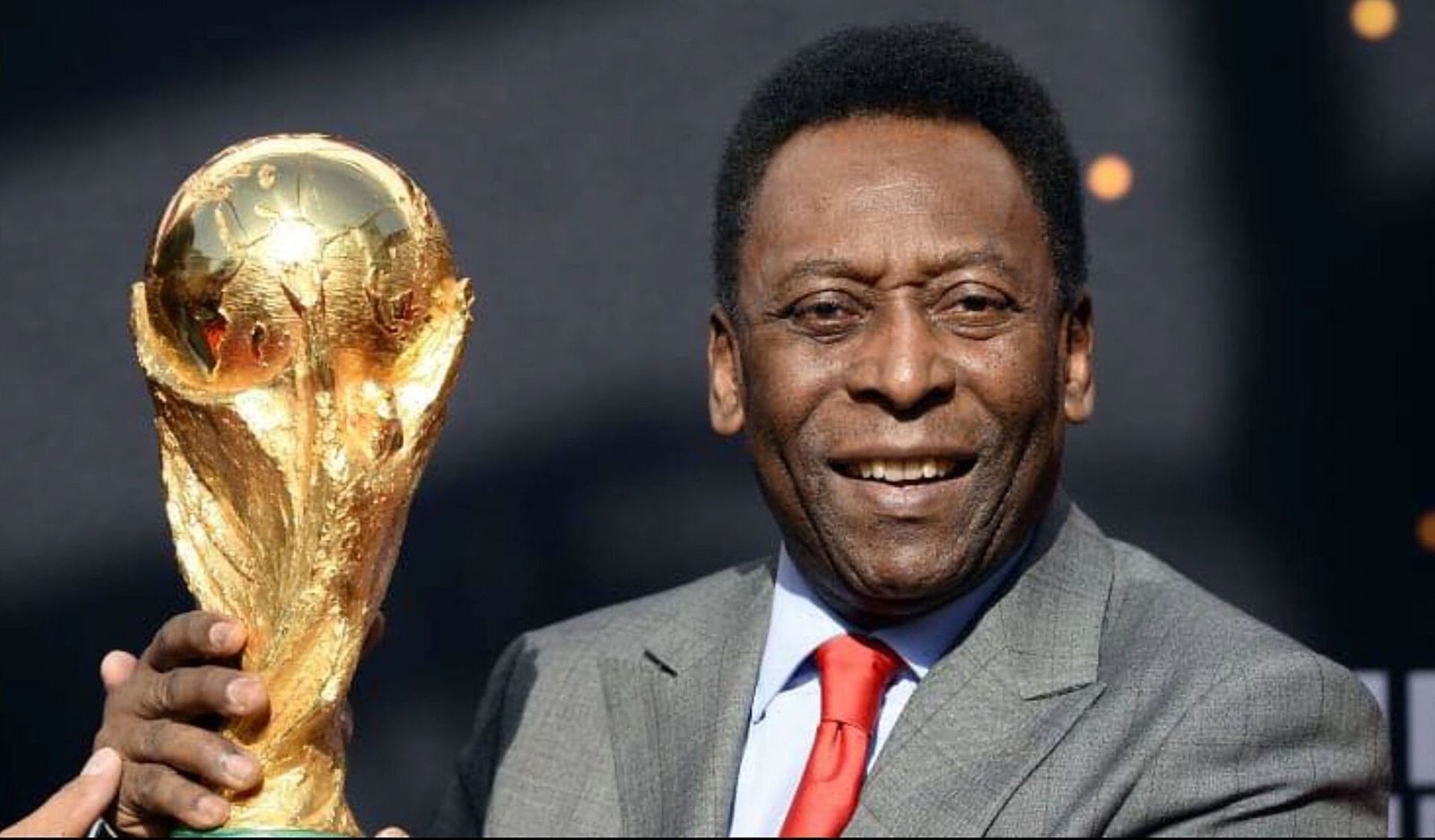 Brazil Honors Pele: Christ the Redeemer Statue Illuminated with Football Legend's Shirt on First Anniversary of His Passing
