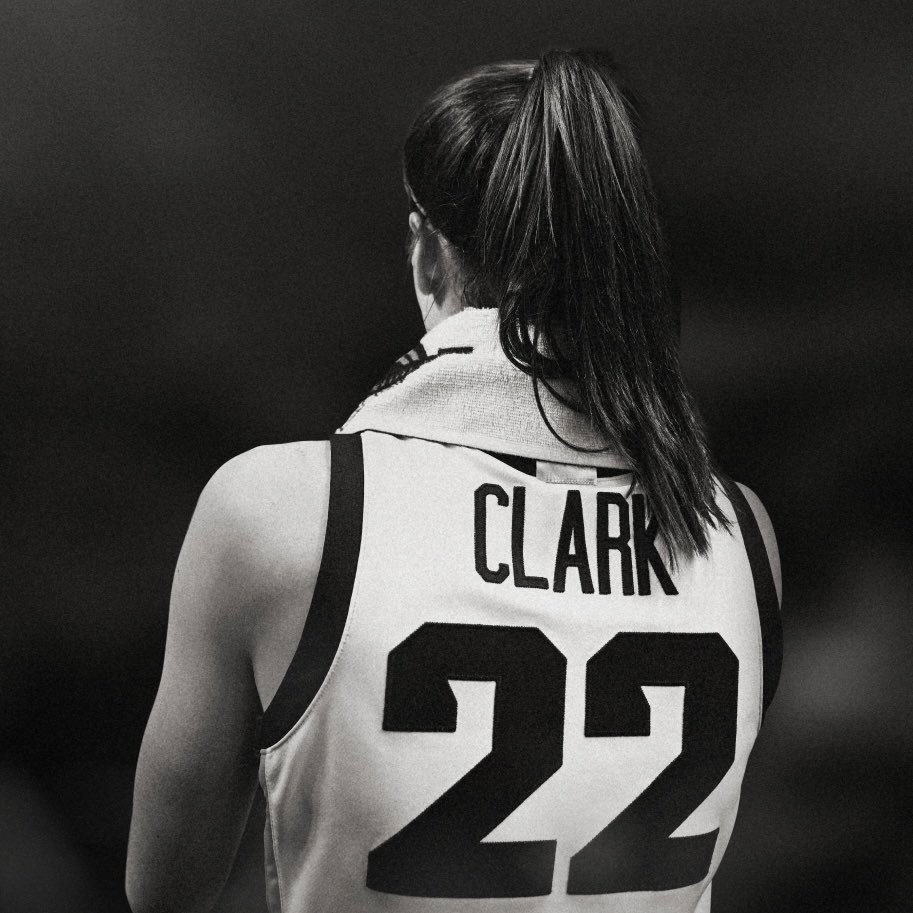 Caitlin Clark Reportedly To Sign With Nike Again Image Credits Twitter