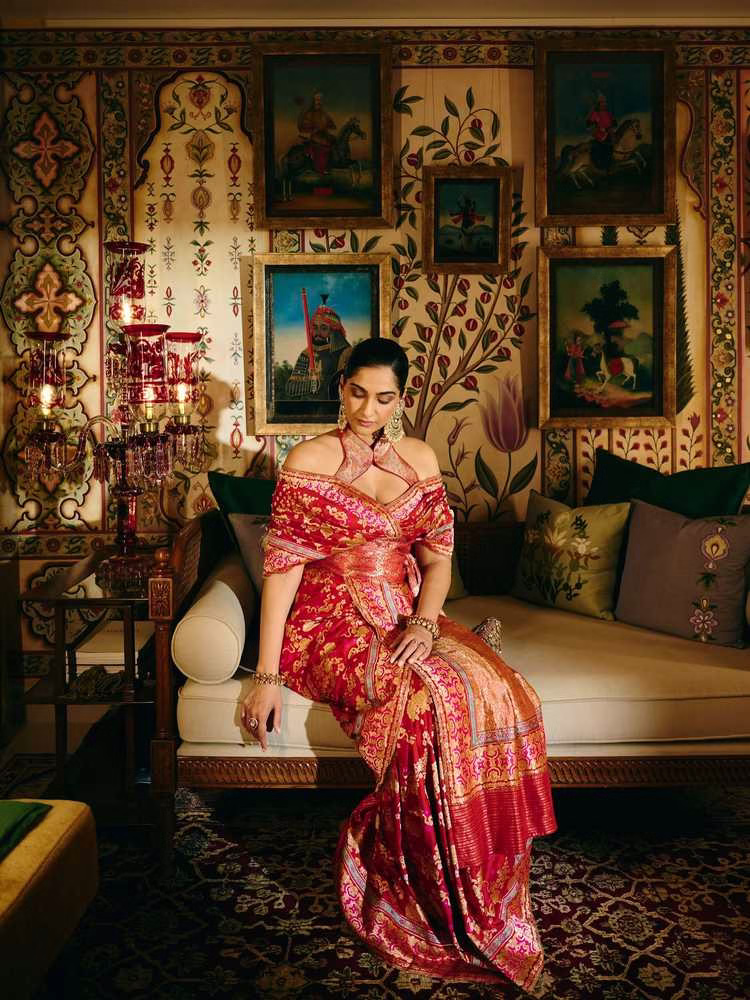 Sonam Kapoor's Latest Photos: Bollywood's Fashion Queen Shines Amid Pregnancy Buzz 3 image 535