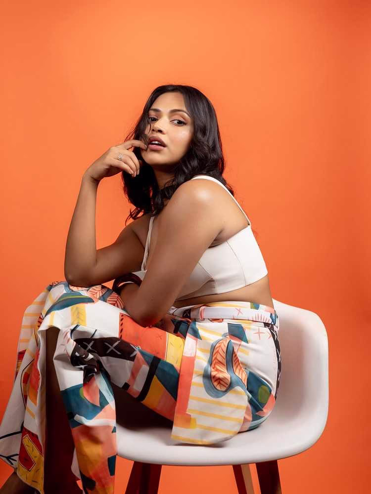 Amala Paul's Latest Photos: Award-Winning Actress Glows in Motherhood 2 image 543