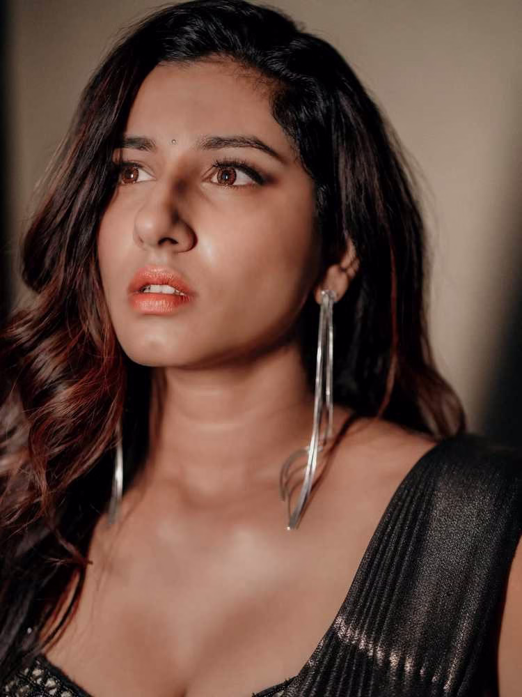 Vishnu Priya: From TV Anchor to Bigg Boss Star - The Inspiring Journey of a Multi-Talented Entertainer 3 image 736