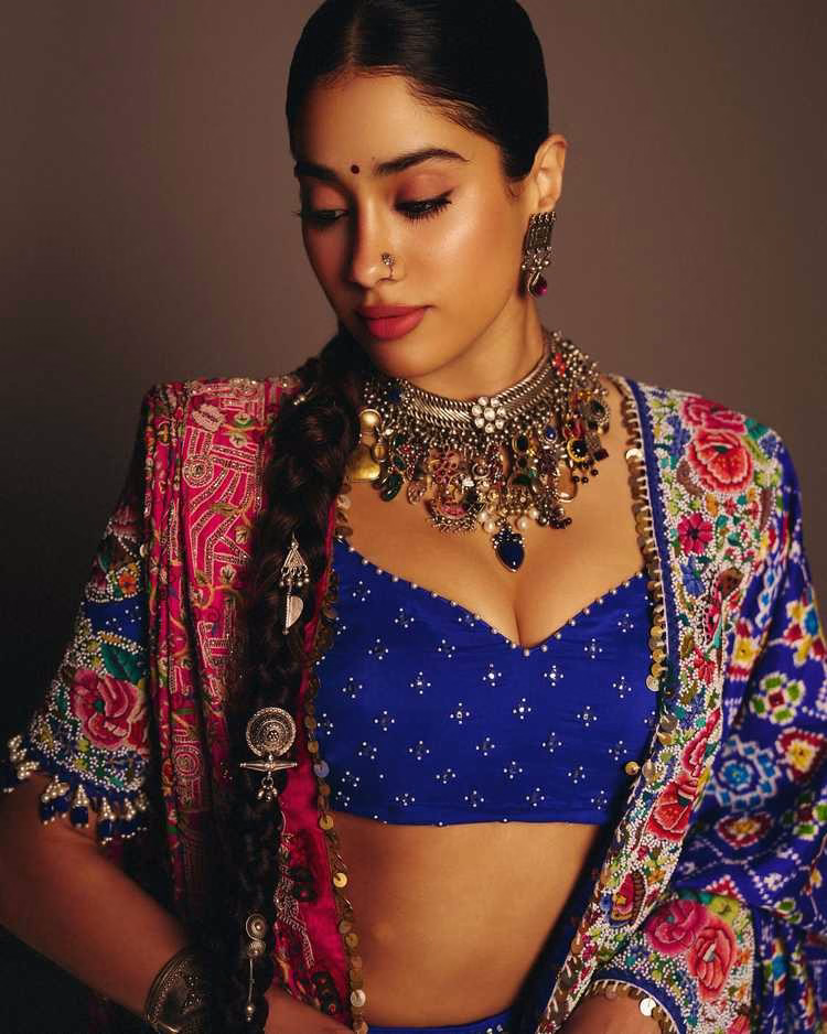 Janhvi Kapoor: From Sridevi's Daughter to Bollywood's Leading Lady - 2025 Updates 4 image 282